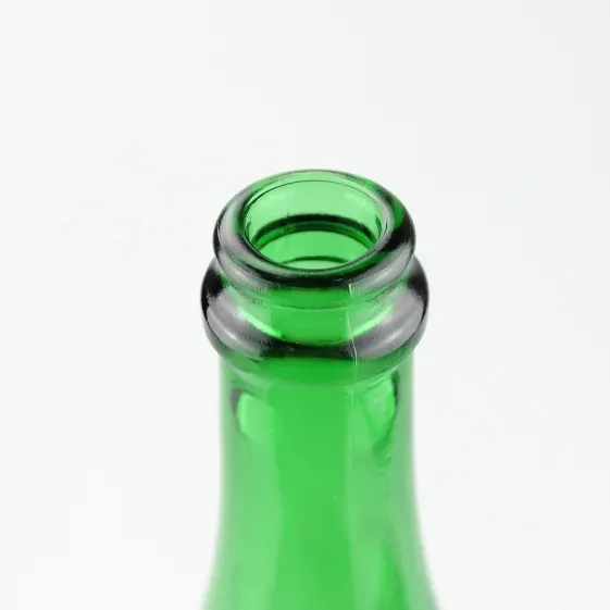 Bouteilles en verre pour champagne et mousseux destinées aux tables de mariage et de réception