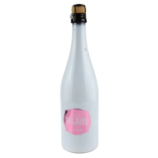 Bouteille en verre décorée pour réception de mariage avec finition soignée du col