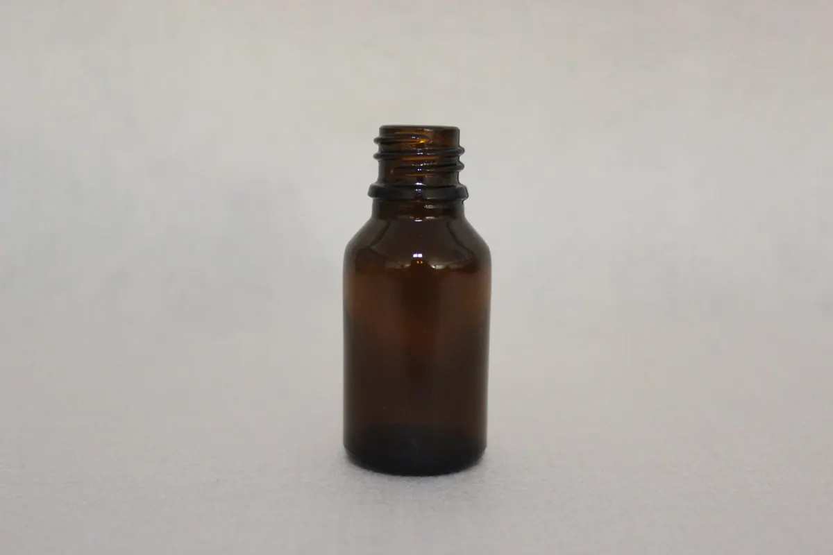 Frasco ámbar con cuentagotas para hidrolatos y aguas florales