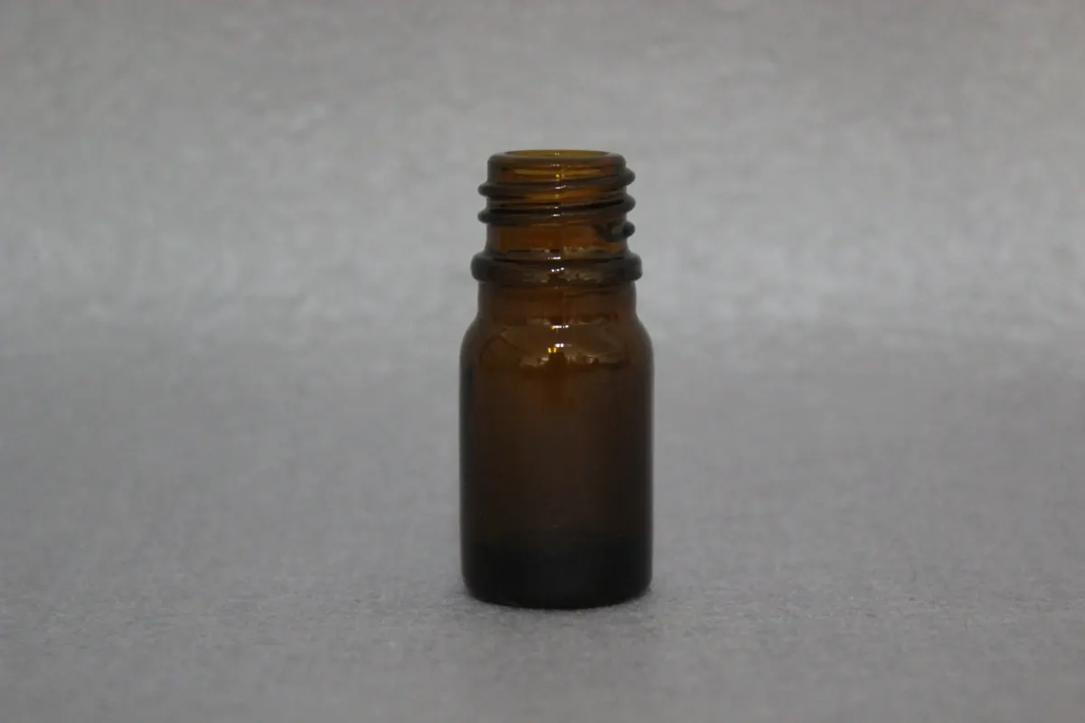 Frasco ámbar de vidrio con cuentagotas para dosis de aceite medicinal