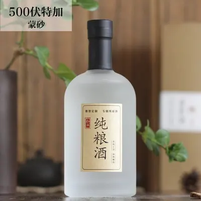 Botellas de vidrio para vodka al por mayor con líneas rectas y base engrosada