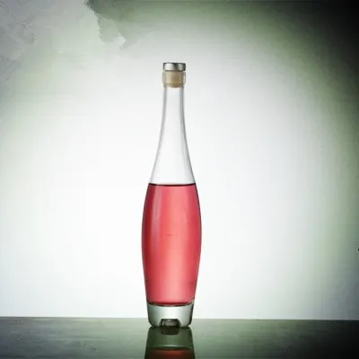 Detalle de botellas de vidrio para coñac y brandy al por mayor con base gruesa y cuello alto