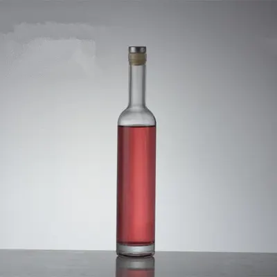 Detalle del cuello y el finish de una botella de vidrio para el taponado en línea